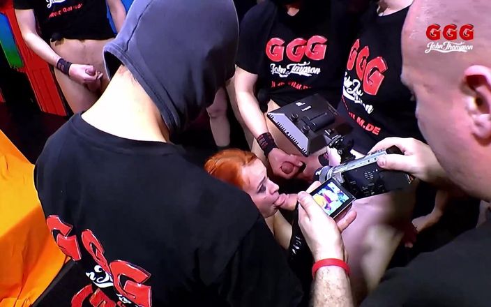 Gang Bang Germany: Ggg John Thompson en iyi grup seks boşalmasını gösteriyor