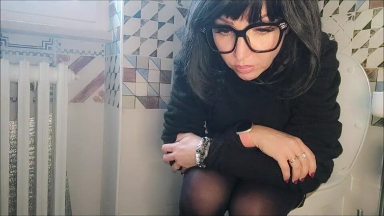 savannahamatoriale: Hot noise from wc