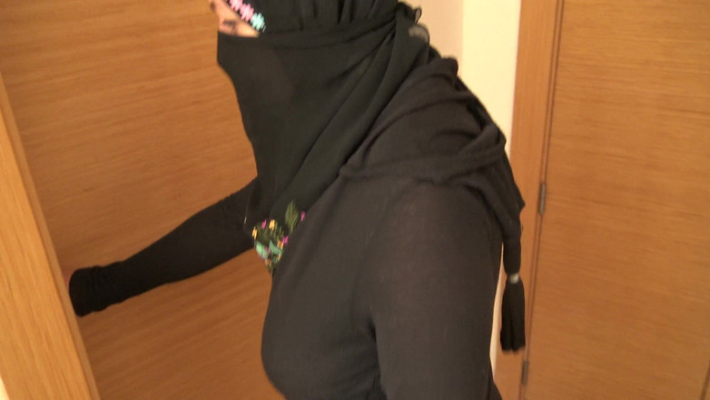 Souzan Halabi: Sextape di cameriera algerina che vive in Francia