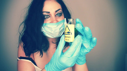 Goddess Misha Goldy: Psycho injectage à l'intérieur de ta bite int0xicée, anus et acide...