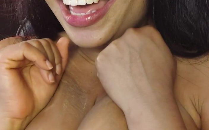 Anabel 693: 女婴吮吸和舔