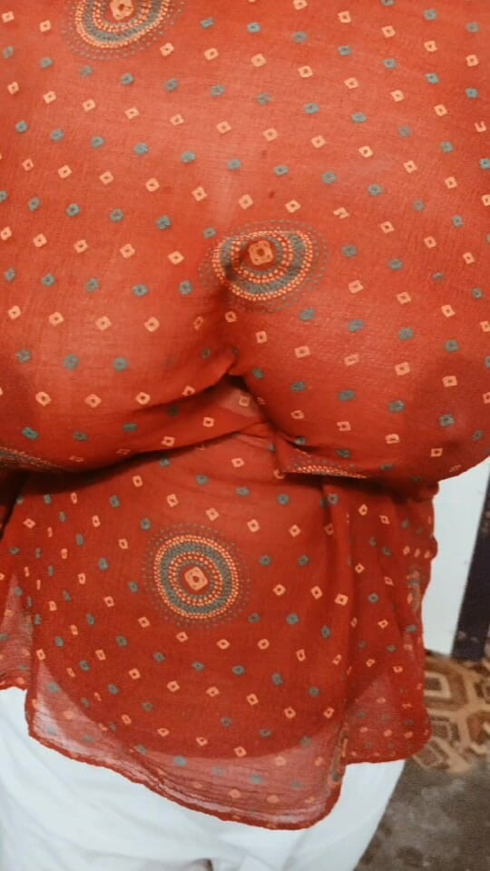 Nirman: Futând-o pe mătușa vecinei mele