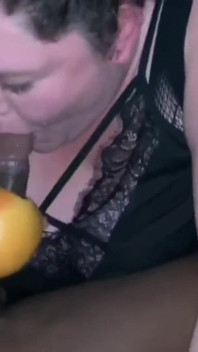 Youngenglishbbw büyük zenci yarağı Nata4sex greyfurt gırtlağına kadar alıyor