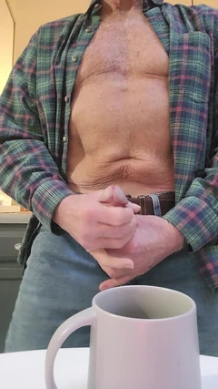 Papai goza na cozinha