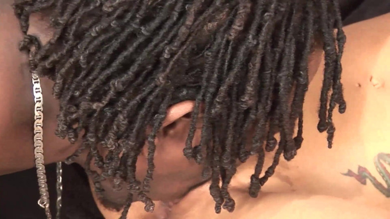 Black Sinner: 热辣的黑人荡妇的紧致阴户被大鸡巴抽插