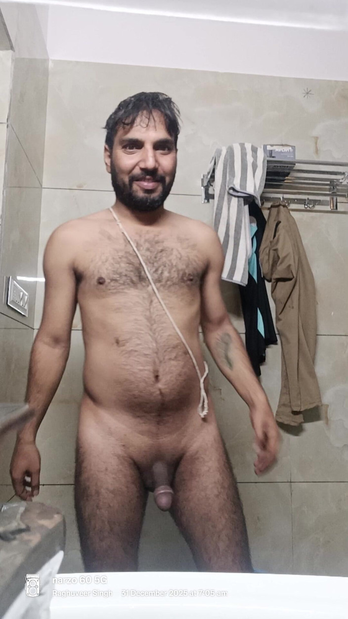 Rajasthani-old-lover: Lelaki desi India menikmati mandi dan pertunjukan melancap dengan pegawai...