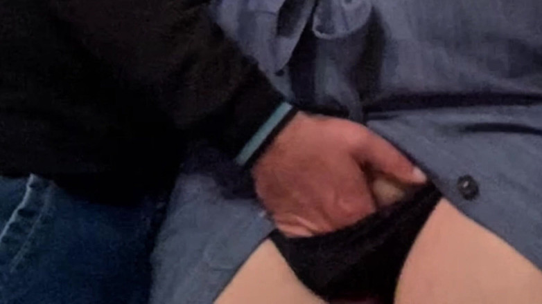 Niki studio: 地下鉄で仕事をする前に見知らぬ人がエッチな熟女を指で弄った