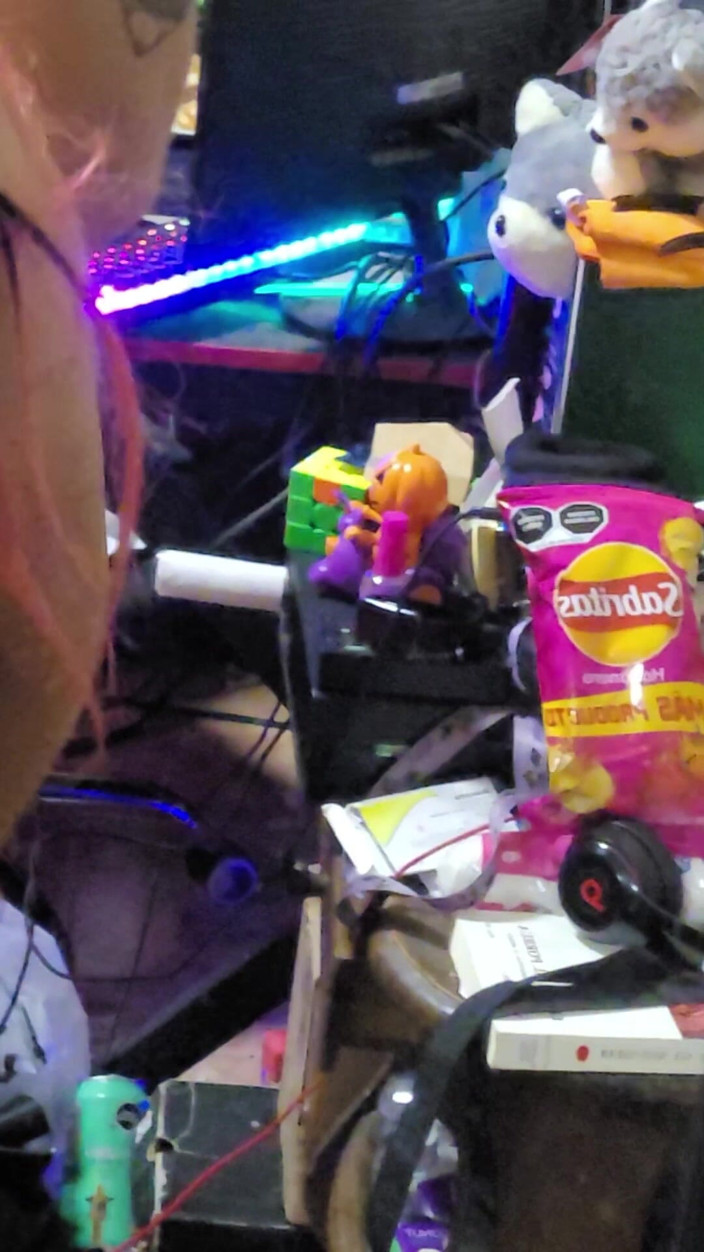 AcidSuccubus: Das erste mal, dass ich den trans-dj gefickt habe, ist...
