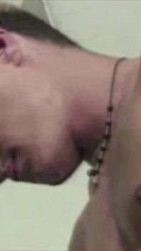 Porno vintage. En el baño al aire libre