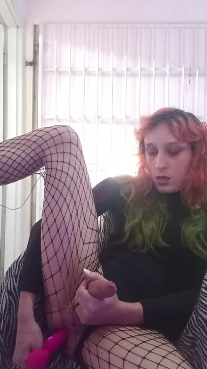Nyxie Branco: Spielzeug und Sissyhypno