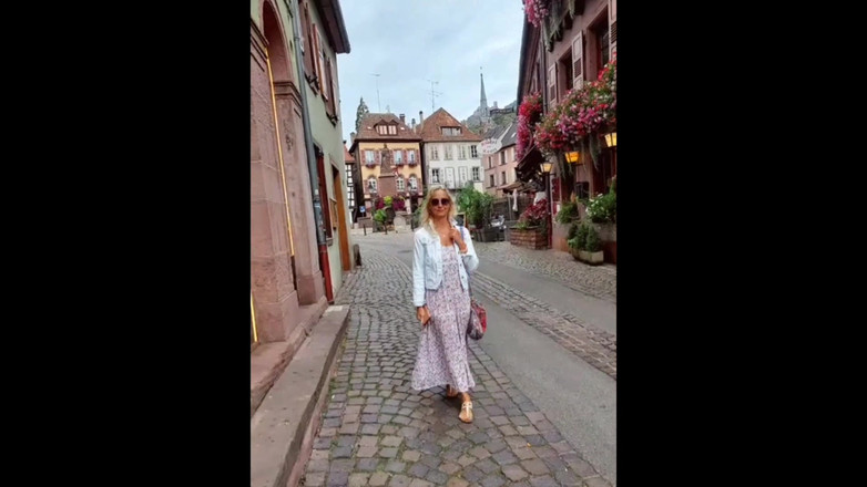 Selena701: 回家后的穿着衣服的性爱游戏