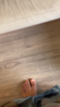 Když je máma venku, kouřím ptáka nevlastnímu tátovi hluboko
