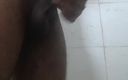 Xxxfune: Une bite desi se masturbe dans la salle de bain