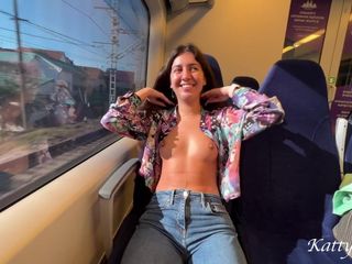 Katty West: Obciąganie w pociągu od nieznajomego