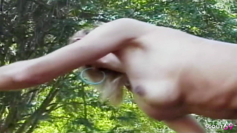 Shemale TS Collection: Transeksual toket besar pirang dientot anal di luar ruangan oleh...