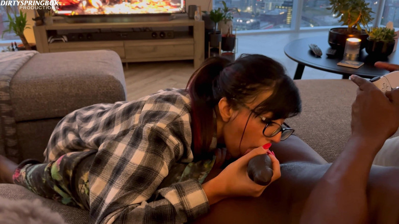 Aaliyah Yasin: ディミトリはゲームをしたいが、アリーヤ・ヤシンは別のアイデアを持っている