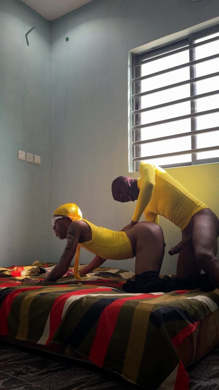 YungthugM: Rakan sepasukan kuning berehat dengan batang keluar