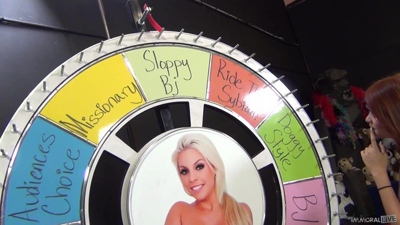 Immoral Live: 亚洲宝石kim Blossom访问不道德的直播工作室做直播表演