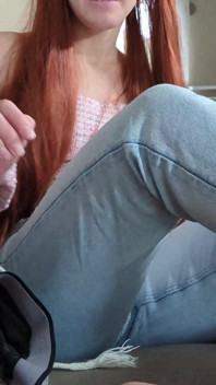 POV: My Stepsister Fucks Me and Makes Me Cum with Her Feet, Footjob. (dialogues in Italian)