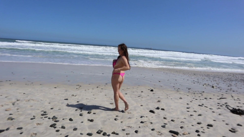 Kinky Lyrical: Bugil dan ngocok di pantai