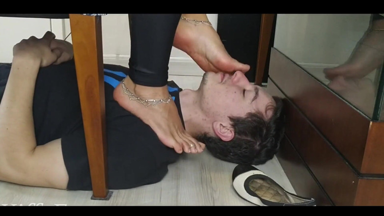 KiffaFeet: Stinky Flats Worship Under the Table