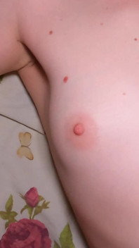 Moje 18letá nevlastní sestra s drobnými kozami souhlasila s rychlým honěním.