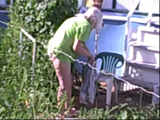 BBW nurse Vicki adventures with friends: Ragazza che mi vorrei scopare in giardino breve ma dolce...