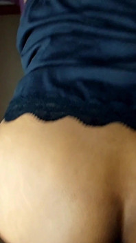 ฉันเห็นก้นใหญ่ น่ารักของแม่เลี้ยง เธอน่ารักมาก & ยอมให้ฉันเย็ด