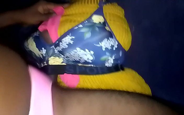 Jaanu294: Áo ngực được mang đến