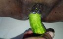 Redland live: Desi-meisje masturbeert tot een orgasme door komkommer