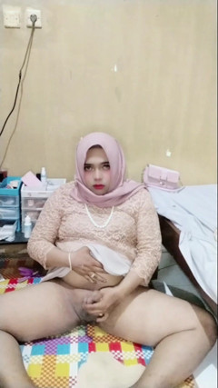 Hijab Crossdresser Ivvy Masturbates Till Cums thumbnail