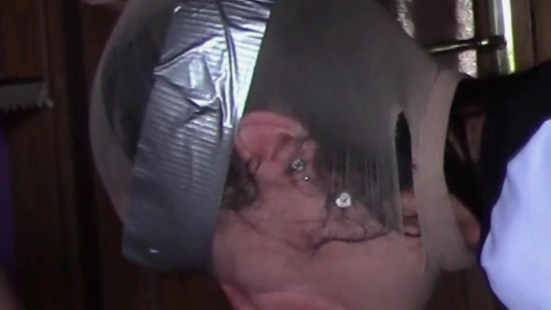 LauraOnHeels: 用尼龙兜帽，用胶带蒙眼，面部性交，嘴里射精