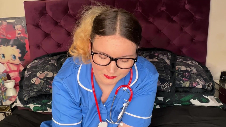 MissFFW: Krankenschwester ffw lächert nadelschwanz-verlierer