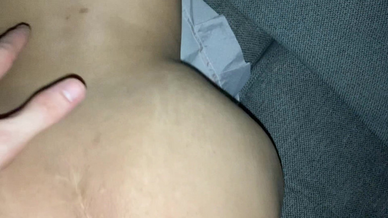 Viennamaeve06: Kamarád macechy vám pečí creampie, olizuje čokoládu z vašeho ptáka, než...