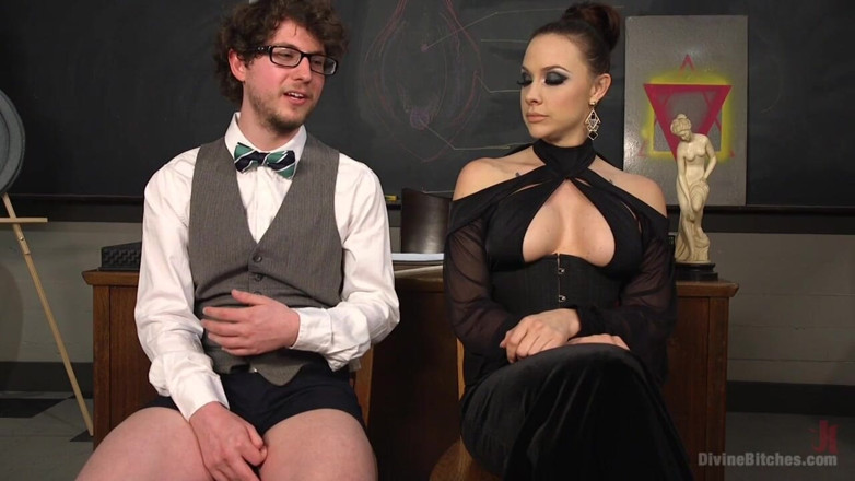 Divine Bitches by Kink: Spuszczanie