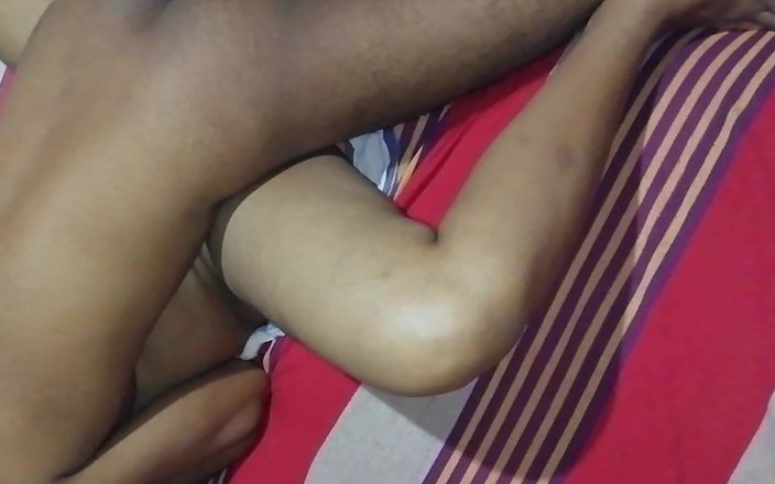 Sweety In Bed: 18+ 아무도 집에 없을 때 와이프 의붓여친과 함께