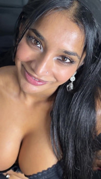 Mein Ehemann Guckt Den Fußball... Also Rief Ich Den Nachbarn an, Um Mich Stattdessen Zu Ficken - Yasmina Khan
