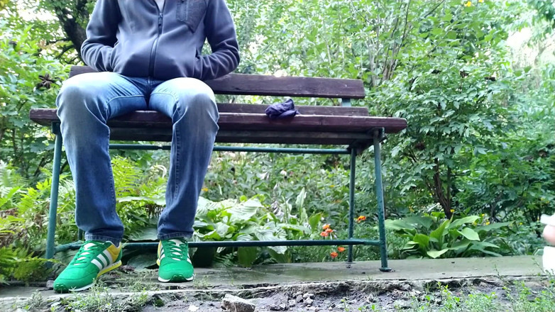 OurFetishLife: Enormi mutandine erano bagnate dopo aver piscia nel parco