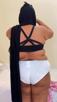 Arab Busty in Hotel Taken off up Burqa & Hijab Only White Panty & Black Bra Wear, I Saw & Masturbate