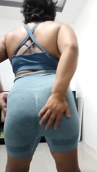 Sexy filipínská milfka, Zumba tančí a škádlí její velké kozy