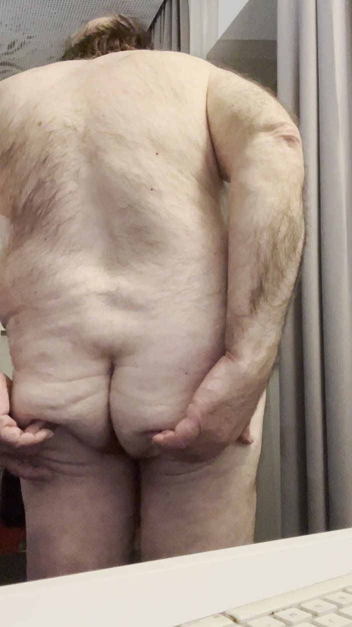 Coach Karl dude lodge: Coach Karl Nipples and Butt 5571