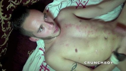 Crunch Boy: Puta follada por Kader en jockstrap