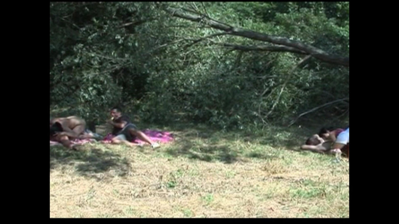 Out Sexxx: Un picnic en el parque se convierte en un enorme...