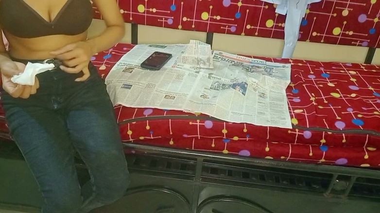 NikiRathod: Tijdens het doen van een dutje nam ze de kans...