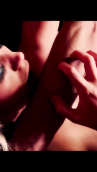 Milostný příběh romantického sexu šukání smyslné kozaté blondýnky