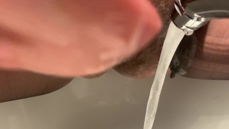 CoppiaCollant: Une secrétaire reçoit un bidet après s’être fait baiser