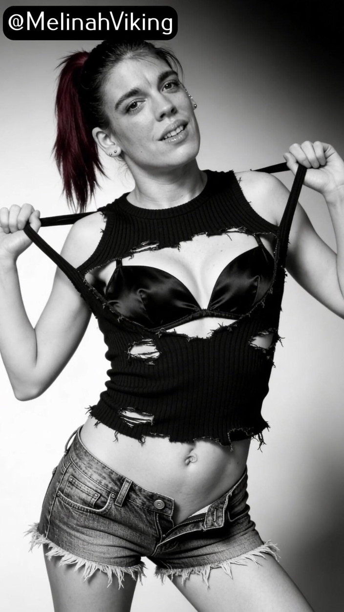 Melinah Viking: B &amp;w sesión de provocación