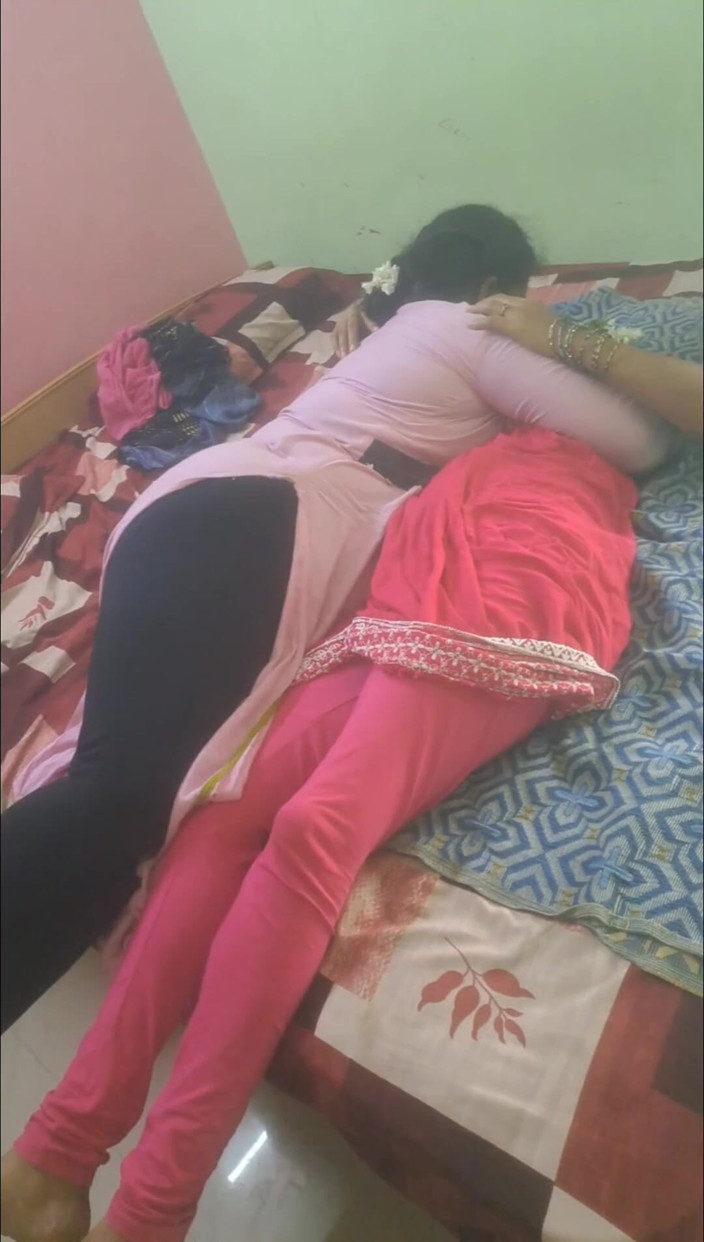 Tamil lesbian: Lezbiyen teyzeler erkek arkadaşı tarafından yakalandı