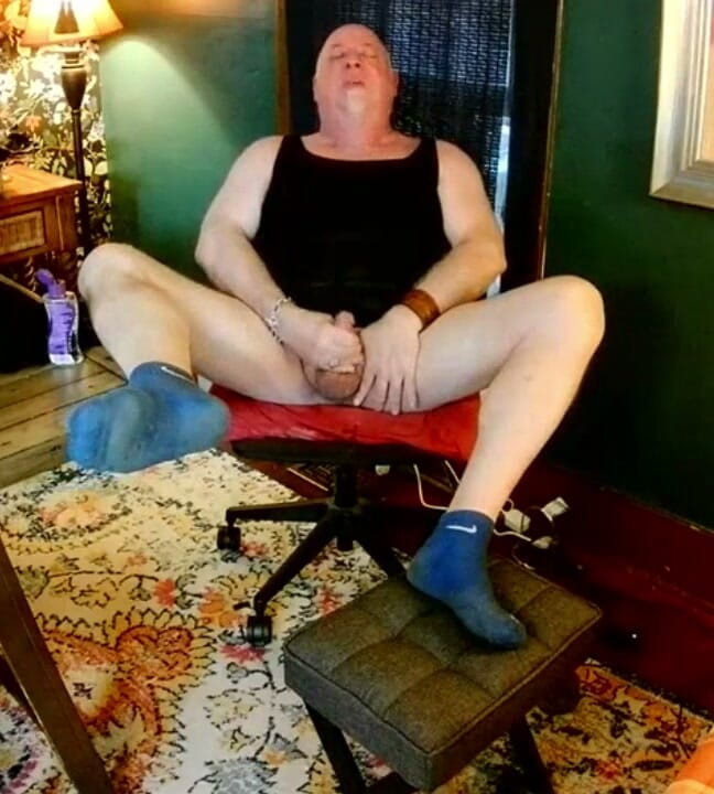 beardaddychub: Beardaddychub Showing off and Cumming!