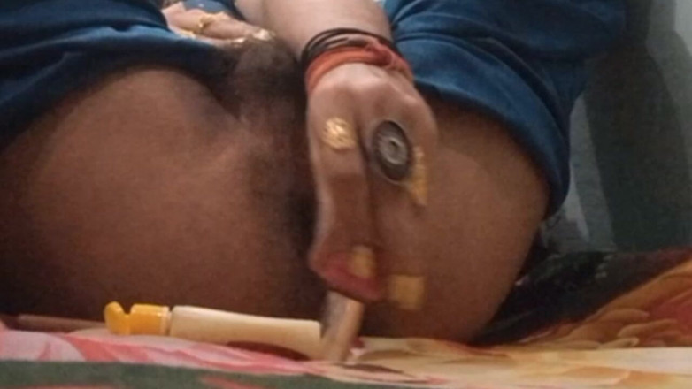 hornytrans: Crossdresser India pakai kuku paint untuk seks anal pakai dildo